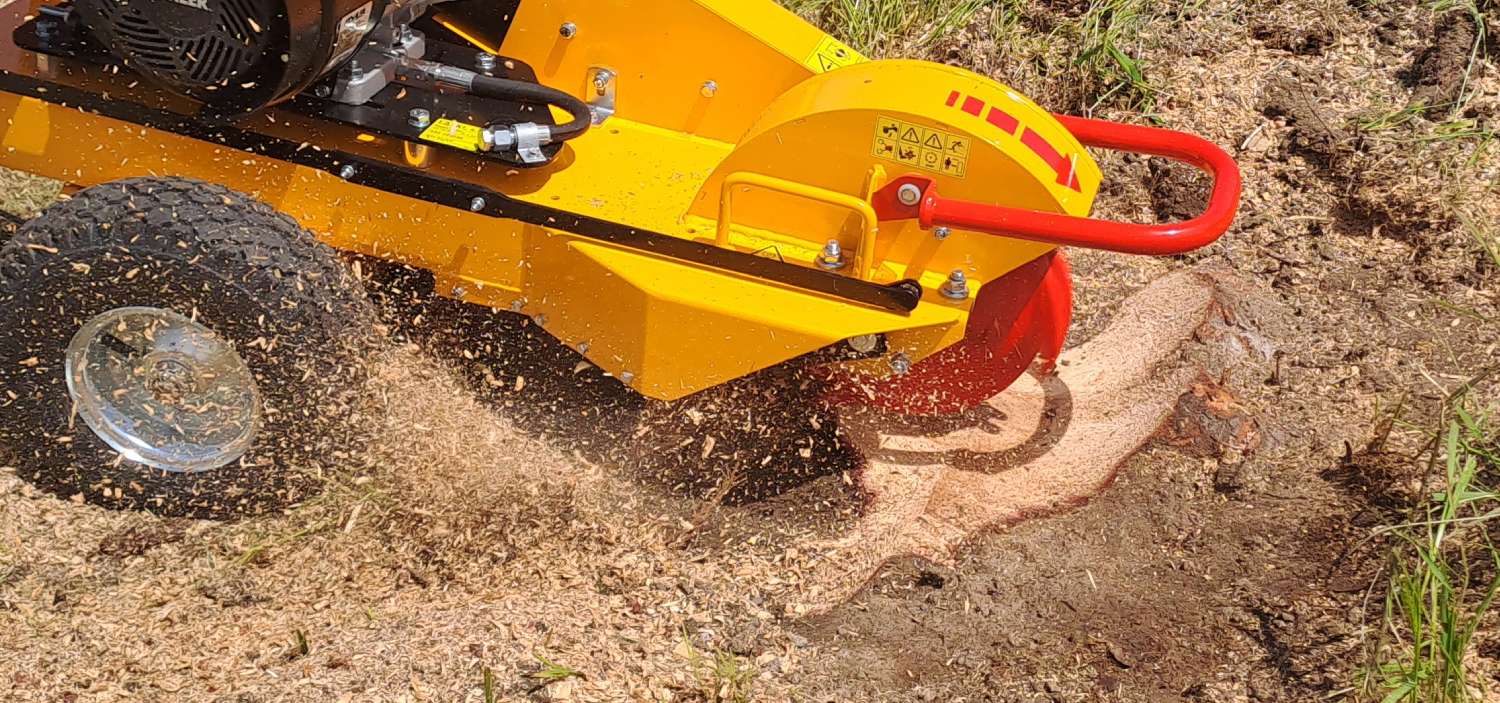 Tuskómaró gép munka közben.